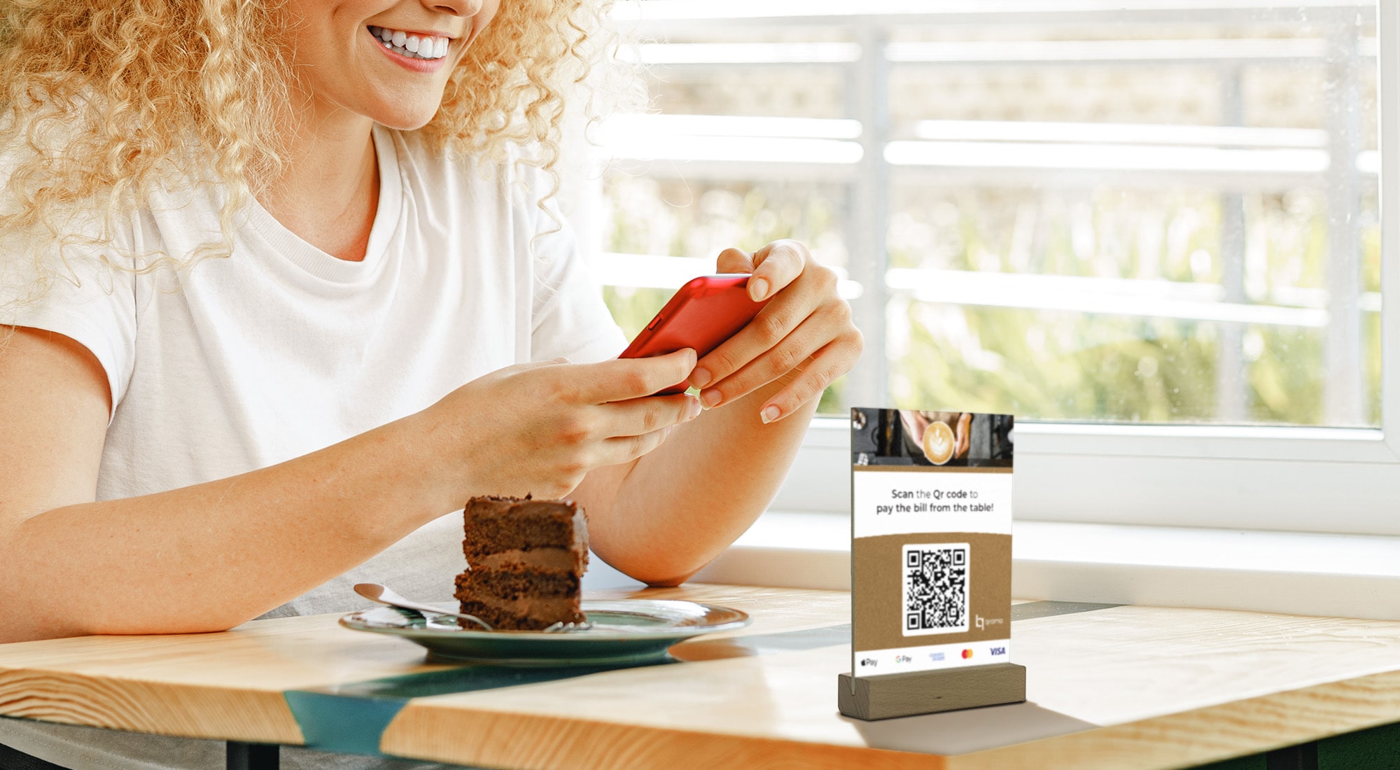 Customer requesting an invoice from the table with Qromo Pay the Bill