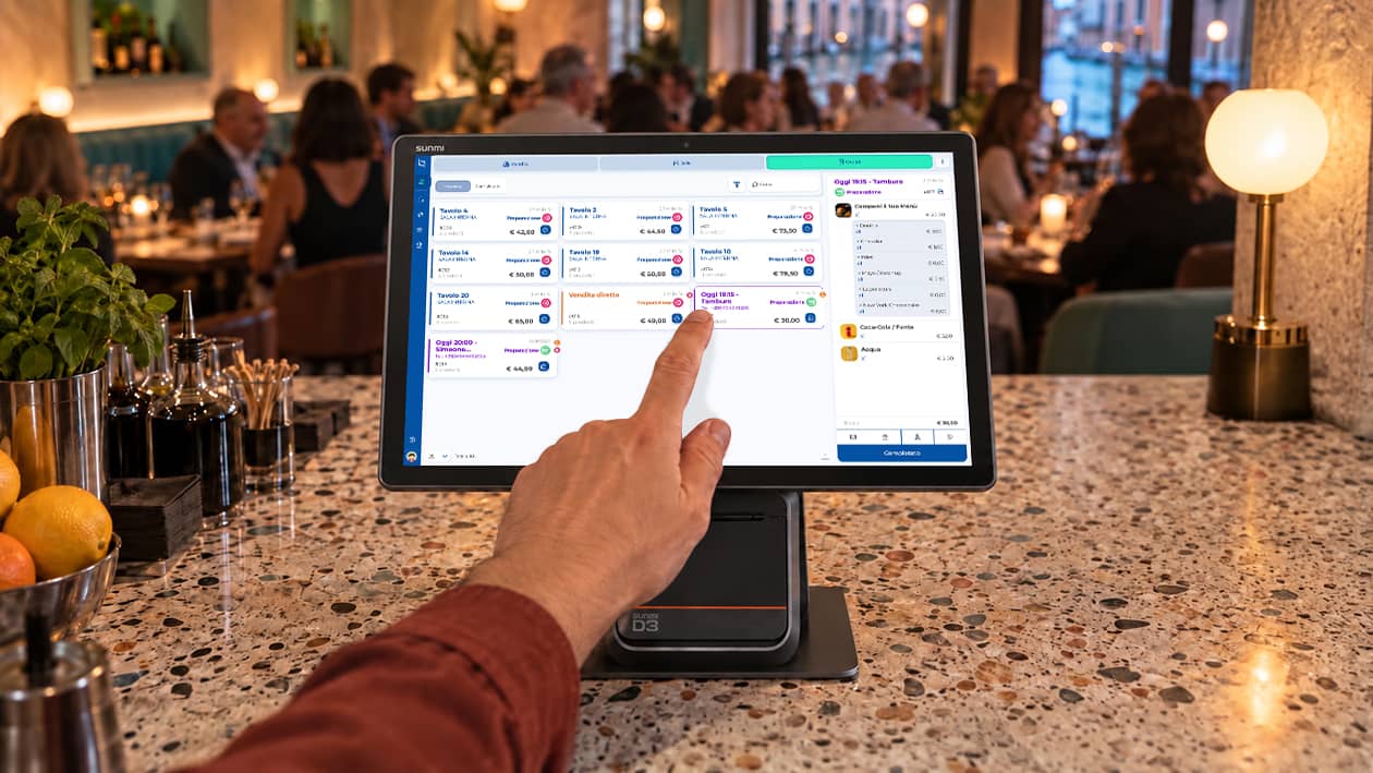 Orders from QR code, counter, dining room, takeaway and delivery managed in the Qromo dashboard